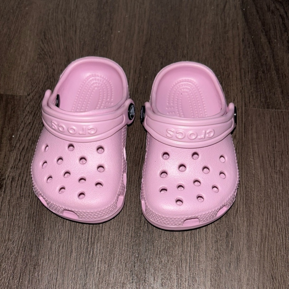 Toddler- Crocs pink size C2/C3